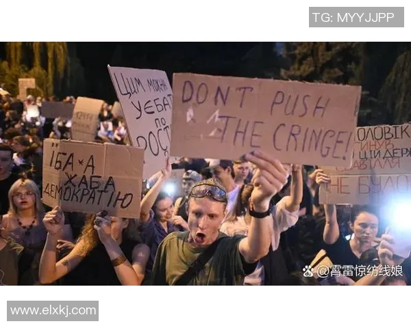 足球巨星街头冲突引热议殴打路人事件引发公众广泛关注